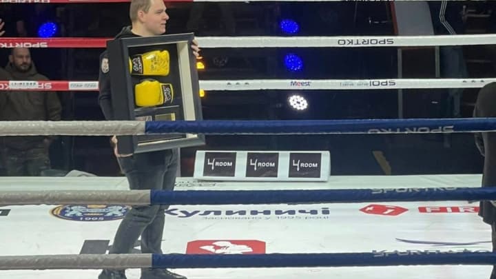 usyks-gloves-raised-300000-hryvnias-for-the-reconstruction-of-the-shukhevych-museum