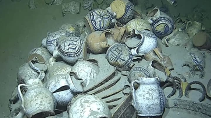 kapsula-chasu-na-hlybyni-26-km-flot-frantsii-vyiavyv-unikalne-sudno-xvi-stolittia