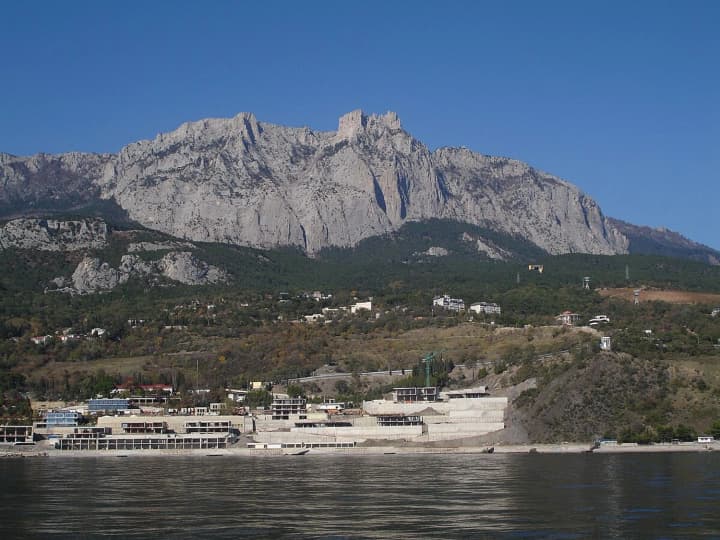 okkupanti-rasprodayut-zemlyu-na-ai-petri-tsns