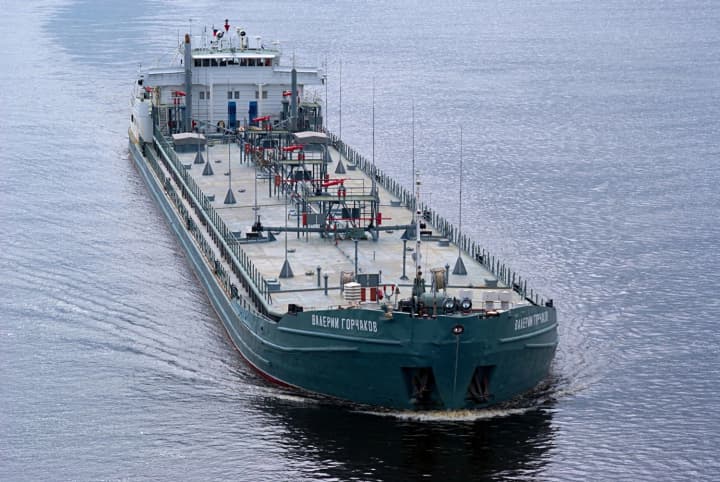 tanker-valerii-horchakov-z-rosiiskoho-tinovoho-flotu-vrazheno-v-portu-rostova-na-donu-ye-zahybli