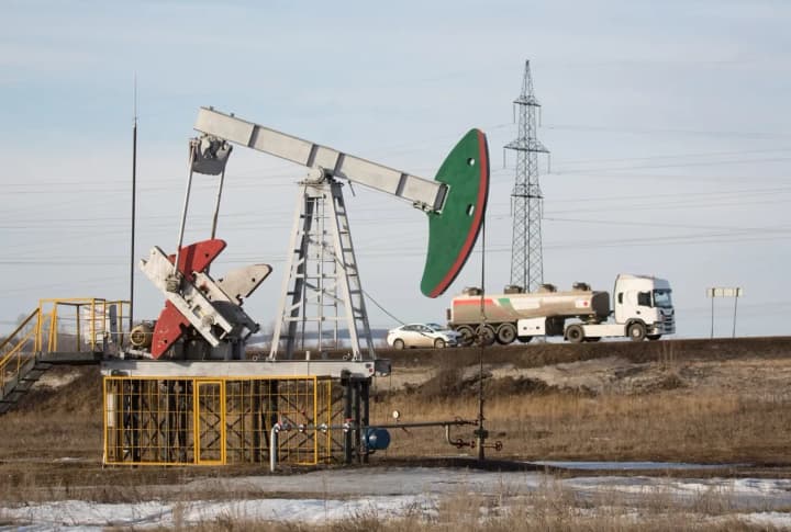 brytaniia-rozshyryla-sanktsii-proty-enerhetychnoho-sektoru-rf-zablokuvavshy-try-naftovi-kompanii