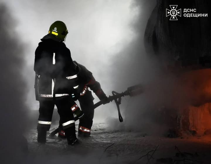 russian-attack-on-odesa-railway-and-station-damaged-employee-injured-65000-without-electricity-and-85000-without-heating-in-the-city