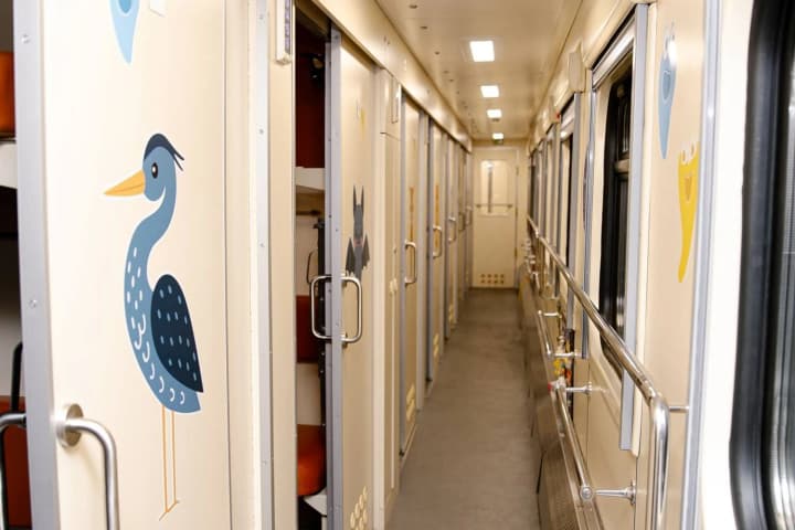 u-poizdakh-do-karpat-ziavylosia-shche-dva-vahony-dlia-ditei-detali