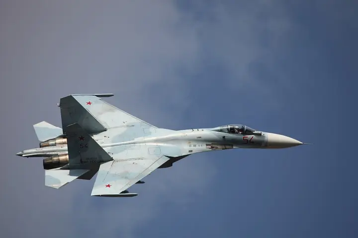 dalekobiini-drony-sbu-znyshchyly-dva-rosiiski-su-27-na-aerodromi-belbek-u-krymu