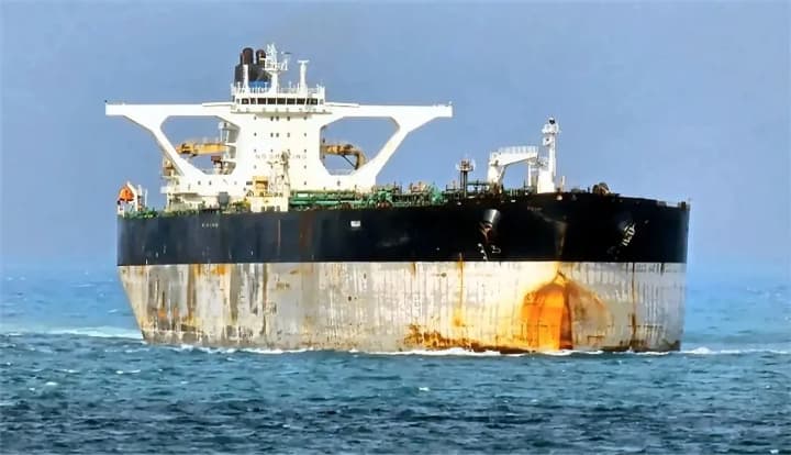ssha-zatrymaly-vzhe-tretii-tanker-poblyzu-venesuely-bloomberg