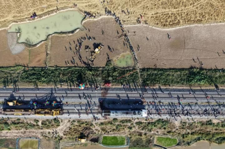 high-speed-train-in-india-rammed-a-herd-of-100-elephants-seven-of-them-died