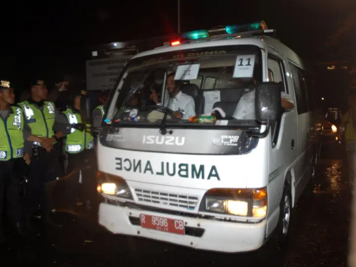 kryvava-dtp-v-indonezii-na-ostrovi-yava-16-liudei-zahynuly-u-pasazhyrskomu-avtobusi