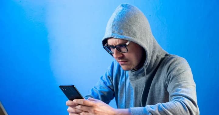 scammers-hunt-for-data-of-ukrainian-pensioners-in-messengers-state-special-communications-service