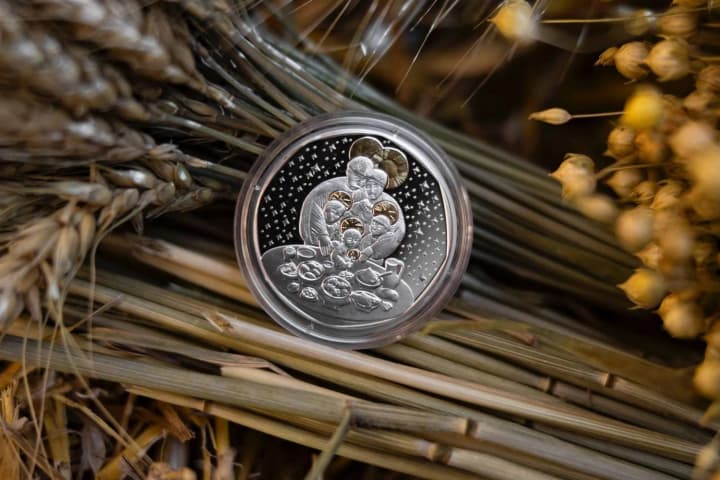 nbu-prezentuvav-pamiatnu-monetu-dukh-rizdva-iz-zobrazhenniam-didukha-ta-peredrizdvianoi-trapezy