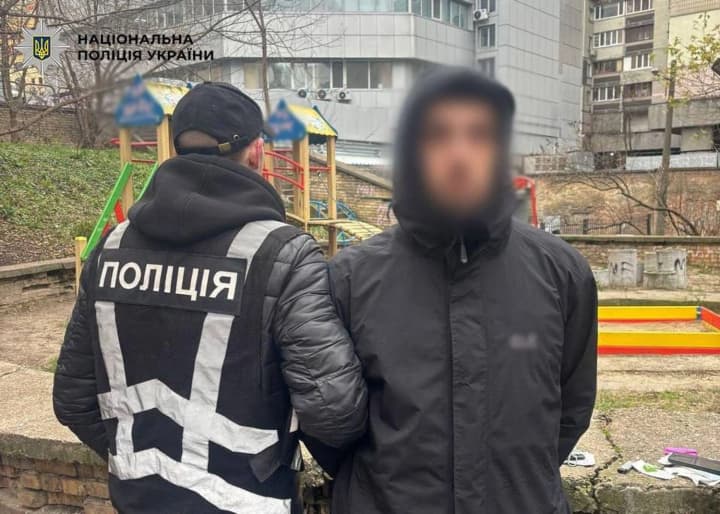 u-kyievi-vykryly-narkodylera-yakyi-prodavav-psylotsybinovi-hryby-pid-vyhliadom-shokoladu