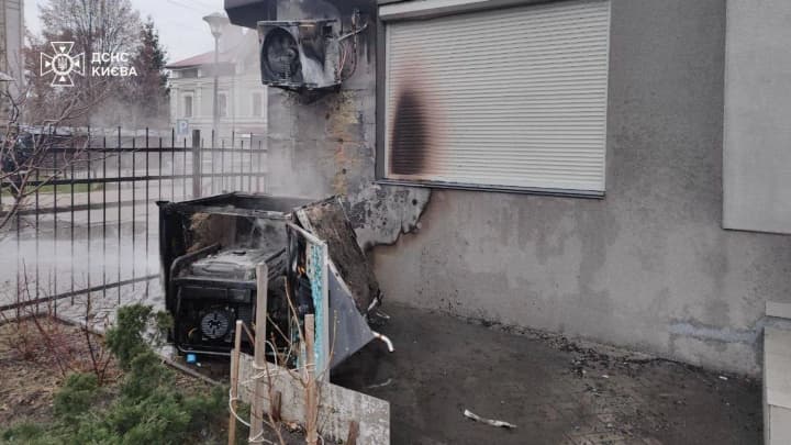 in-kyiv-a-generator-caught-fire-and-the-flames-spread-to-the-buildings-facade-consequences-shown