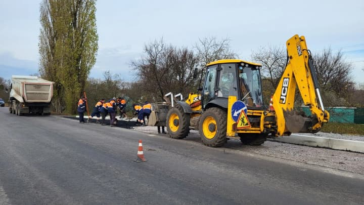 na-bukovyni-dvom-posadovtsiam-miskrady-oholosyly-pidozru-cherez-pereplatu-u-35-mln-hrn-na-remont-dorih