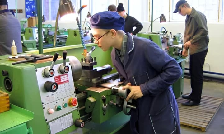 samii-visokii-pokazatel-za-poslednie-50-let-v-razvedke-zayavili-chto-kreml-tolkaet-molodezh-v-ptu-iz-za-katastroficheskogo-defitsita-rabochikh-ruk