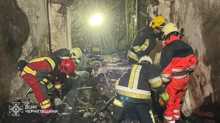 v-chernigove-zaversheni-poiskovie-raboti-na-meste-ataki-bpla-gschs