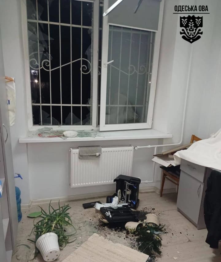 v-odesskoi-oblasti-v-rezultate-vrazheskogo-nochnogo-obstrela-povrezhdena-poliklinika