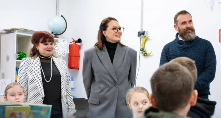 uriad-pidvyshchyt-zarplaty-vchyteliam-na-50percent-protiahom-2026-roku-ta-onovyt-pravyla-finansuvannia-ukryttiv-svyrydenko