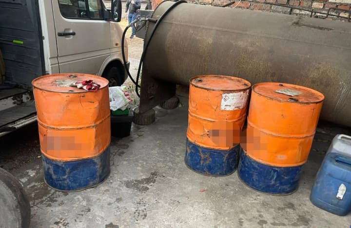 prisvoili-17-tonn-goryuchego-v-donetskoi-oblasti-soobshchili-o-podozrenii-komandiru-voinskoi-chasti-i-yego-podchinennomu