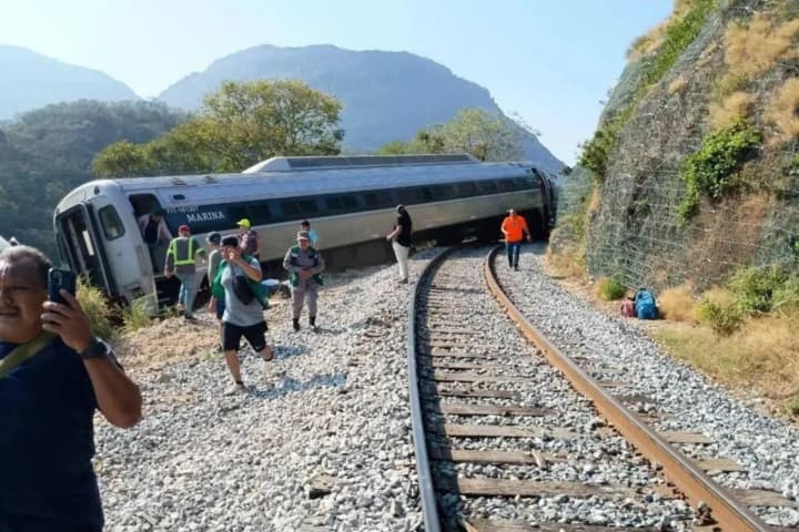 skhodzhennia-poizda-z-reiok-u-meksytsi-kilkist-zahyblykh-zrosla-do-14-osib