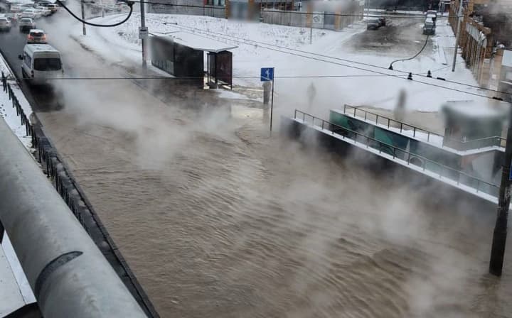 avariia-teplomerezhi-u-kyievi-2-sichnia-rukh-transportu-na-prospekti-lobanovskoho-uskladneno