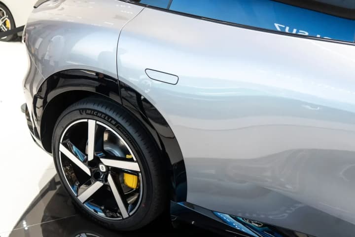 xiaomi-planuie-postavyty-550-tysiach-elektromobiliv-u-2026-rotsi