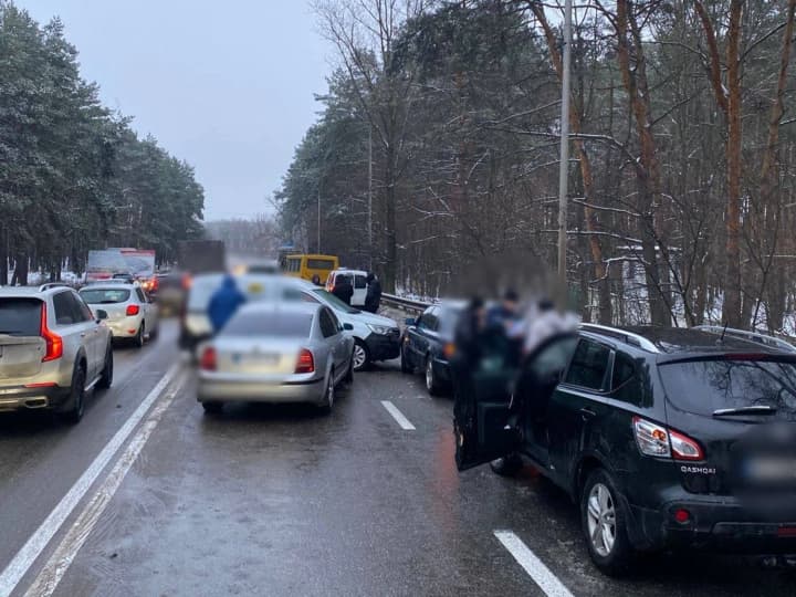 v-ukraine-na-fone-nepogodi-uzhe-bolee-180-dtp-primerno-kazhdoe-shestoe-s-postradavshimi