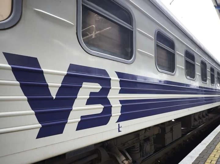 dvizhenie-poezdov-v-kievskoi-oblasti-zamedleno-iz-za-padeniya-opori-na-kontaktnuyu-set