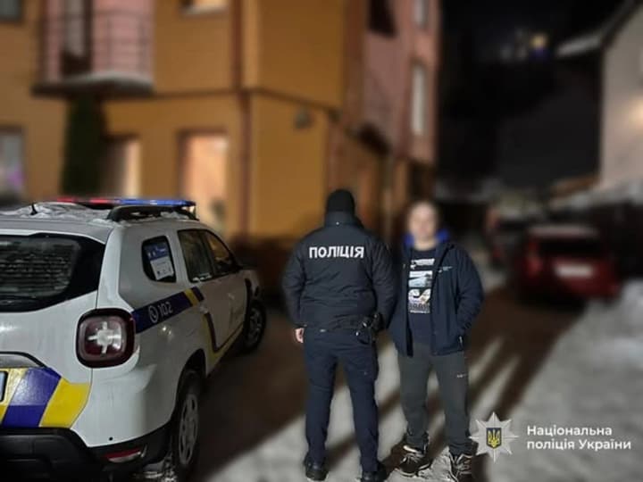 inozemets-zapustyv-saliut-na-bukoveli-bo-khotiv-pryvitaty-druziv-z-odruzhenniam-politsiia