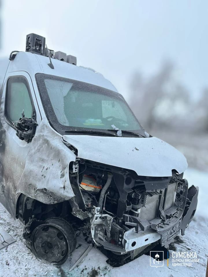 okupanty-prytsilno-atakuvaly-tsyvilnyi-evakuatsiinyi-avtomobil-na-sumshchyni-ye-travmovani