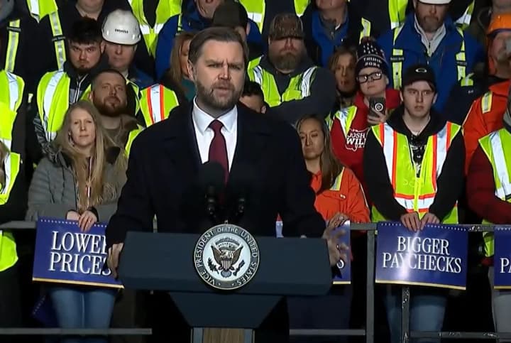 dzhei-di-vens-zaklykav-vladu-minneapolisa-do-spivpratsi-z-ice-dlia-zmenshennia-khaosu