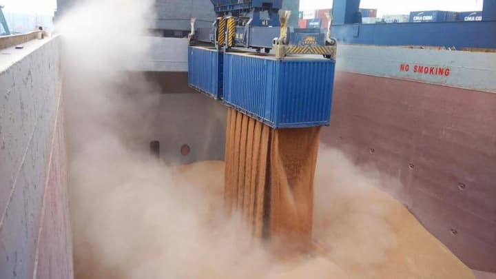 ukrainskym-morskym-korydorom-perevezeno-100-milioniv-tonn-zerna-kuleba