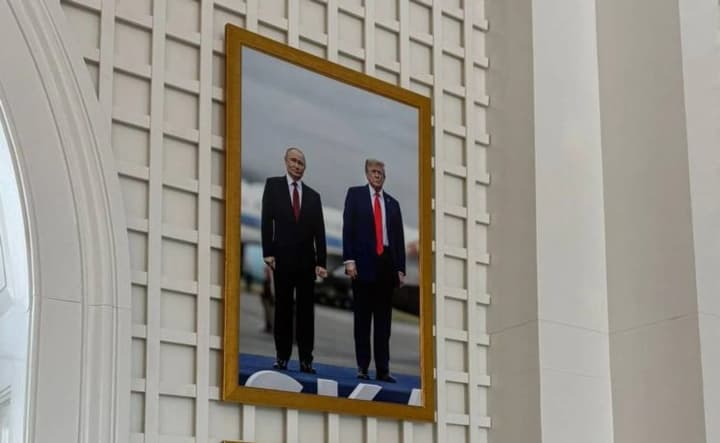 u-bilomu-domi-ziavylosia-foto-trampa-z-putinym-pid-chas-zustrichi-na-aliastsi