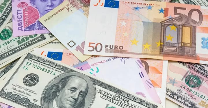dolar-chy-yevro-shcho-bilshe-vplyvaie-na-tsiny-v-ukraini-i-shcho-krashche-obraty-dlia-zaoshchadzhen-v-inozemnii-valiuti