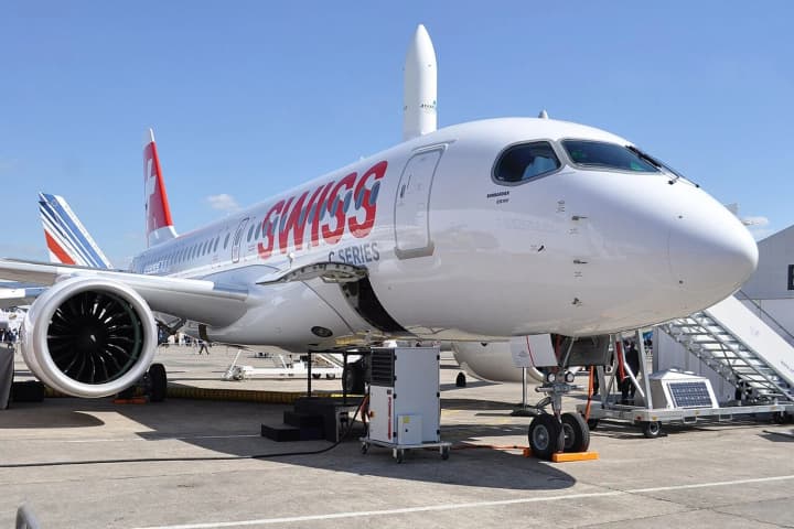airbus-begins-sales-of-extended-a220-aircraft-version