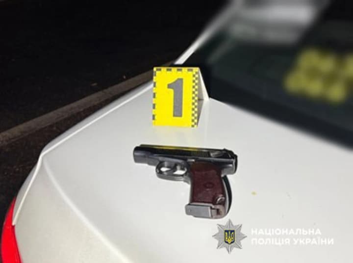 v-odesi-cholovik-vlashtuvav-strilianynu-u-restorani-pislia-vymohy-prynesty-narkotyky-politsiia