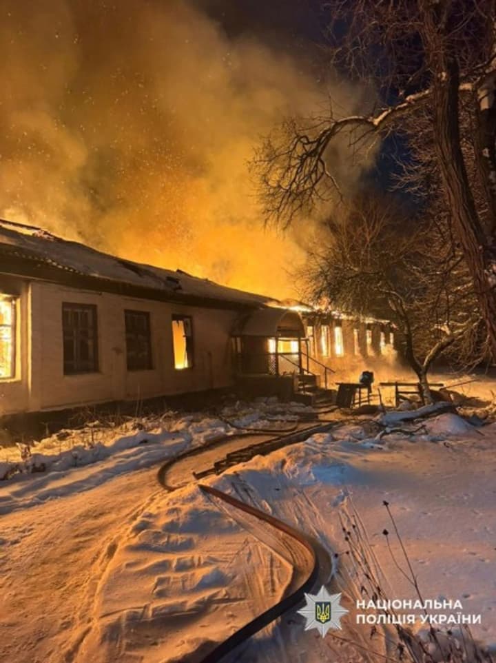 u-chernihivskii-oblasti-vnaslidok-nichnoi-pozhezhi-u-tsentri-sotsialnoi-adaptatsii-znykly-troie-liudei