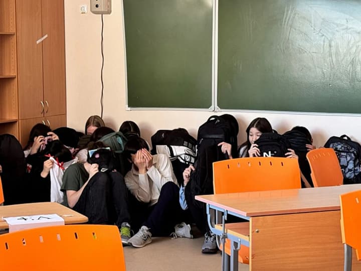 v-rossii-usilivayut-nadzor-za-podrostkami-shkoli-monitoryat-sotsseti-a-otvetstvennost-perekladivayut-na-uchitelei-razvedka