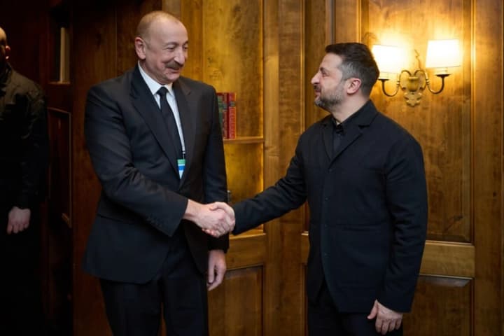 zelenskii-na-vstreche-s-alievim-nazval-yedinstvennuyu-prichinu-prodolzhitelnosti-voini-s-rf