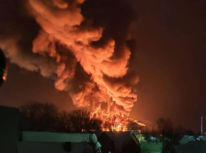 naftobaza-u-rosiiskykh-velykykh-lukakh-zahorilasia-pislia-ataky-droniv