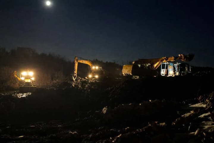 chast-lvova-bez-vodi-iz-za-samovolnikh-rabot-chastnoi-tekhniki-na-meste-provodyat-sledstvennie-deistviya-mer