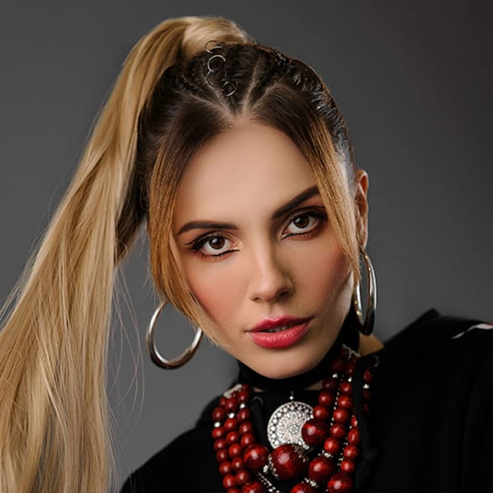 mamarika-z-dytynoiu-opynylasia-v-pasttsi-v-oae-khvoroba-i-problemy-z-evakuatsiieiu