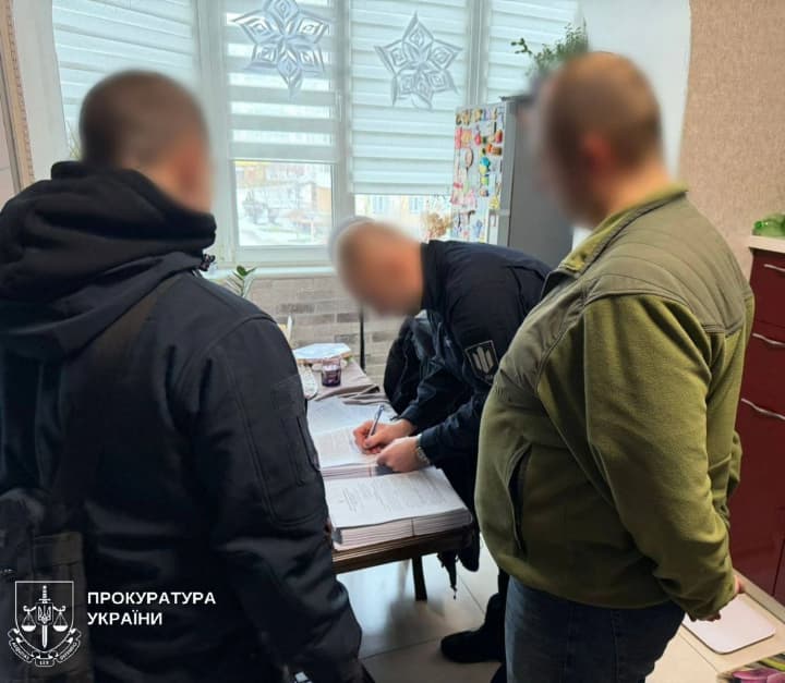 bolee-30-mln-grn-ubitkov-na-goryuchem-dlya-vsu-obyavleni-podozreniya-dolzhnostnim-litsam-minoboroni-i-genshtaba