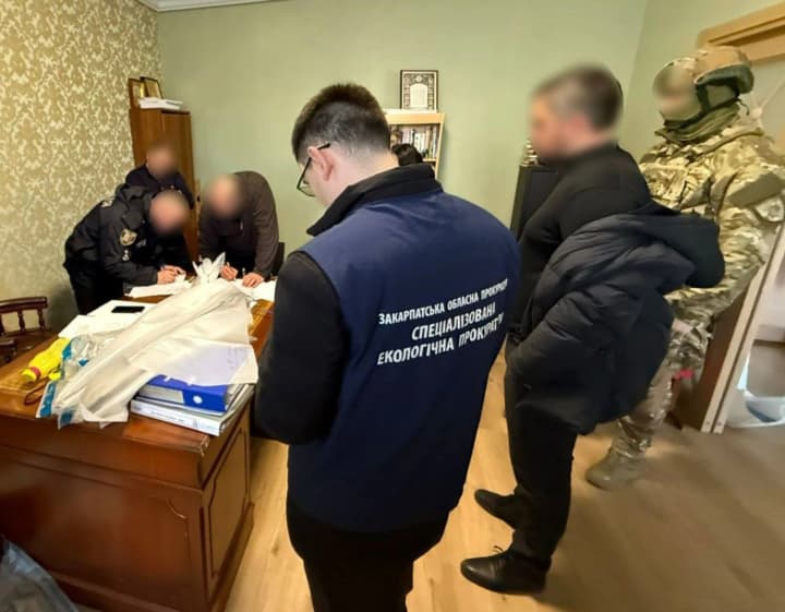 illegally-extracted-zeolite-worth-uah-11-million-factory-director-detained-in-zakarpattia