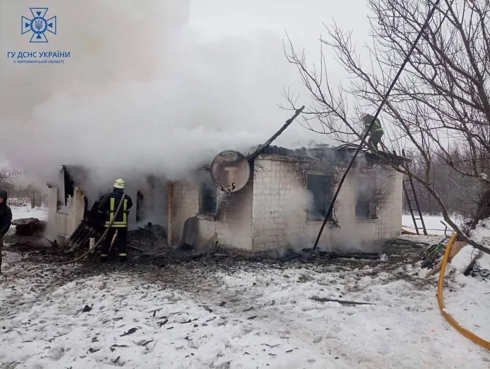 Рятувальники ліквідували загоряння у житловому будинку на Житомирщині. Фото: ДСНС