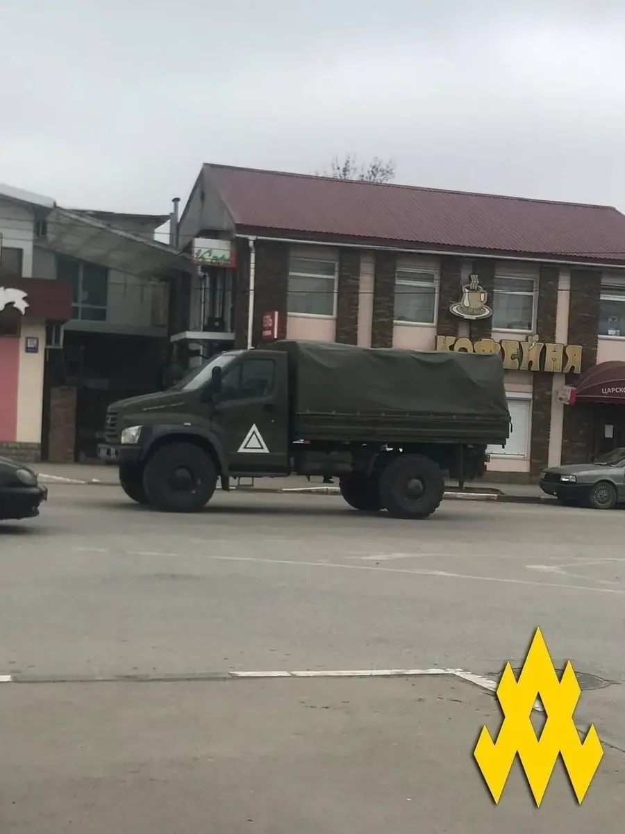 В оккупированный Джанкой прибыла новая партия российских военных и техника  - 