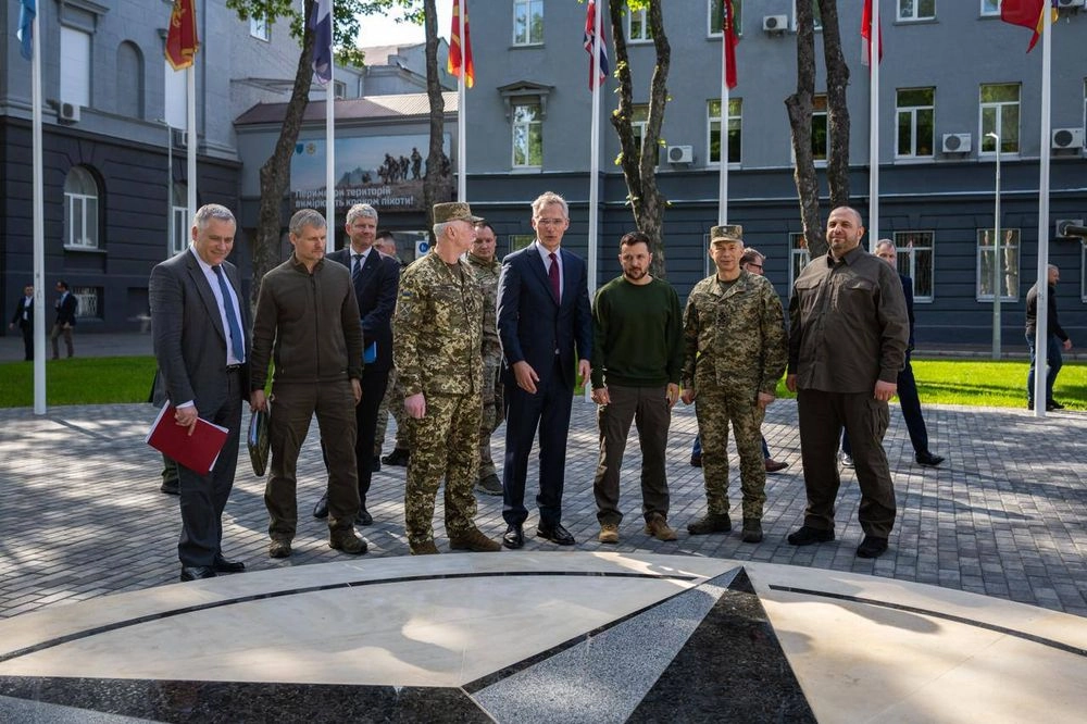 Сирський прокоментував візит очільника НАТО Столтенберга в Київ