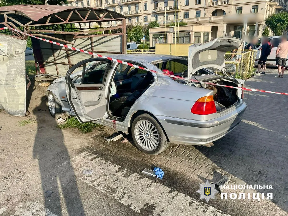 Пьяный водитель BMW совершил наезд на пешеходов в Одесской области | УНН