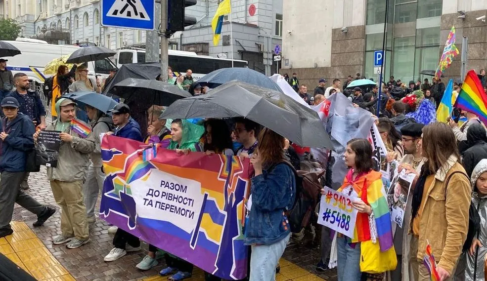 В Киеве прошел ЛГБТ*-парад: похвастаться толерантностью украинцев перед Западом не удалось