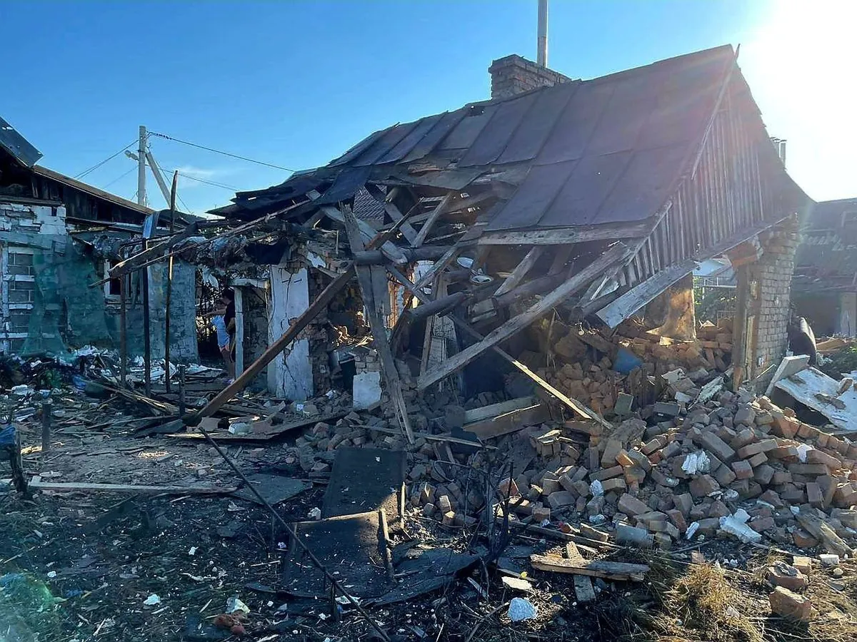 Оккупанты в течение дня били по Никопольщине из БпЛА и артиллерии, пострадали  два человека, повреждены дома - ОВА | УНН