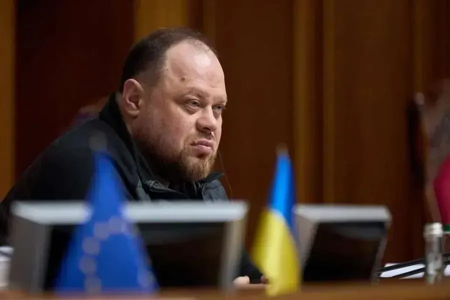 Стефанчук оголосив перерву у засіданні Ради через блокування трибуни