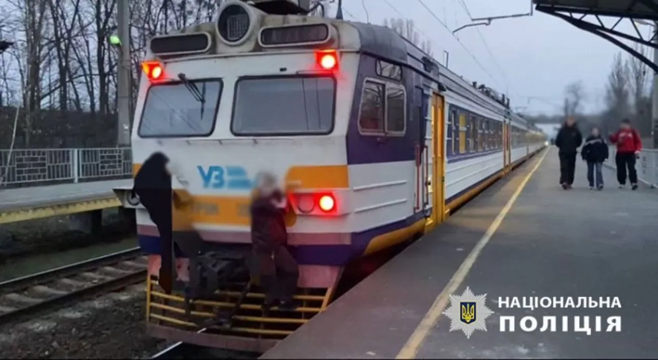 we.ua - Каталися на трамваях та електропотязі: правоохоронці склали протоколи на батьків трьох неповнолітніх зачеперів